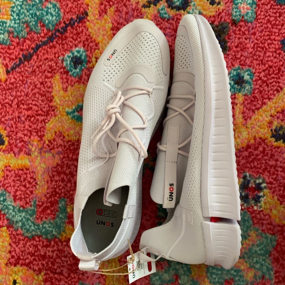 UNOS Lavender Unisex slip on knit Sneakers, Sz. Men’s 11-12 / Women’s 12.5-13.5.